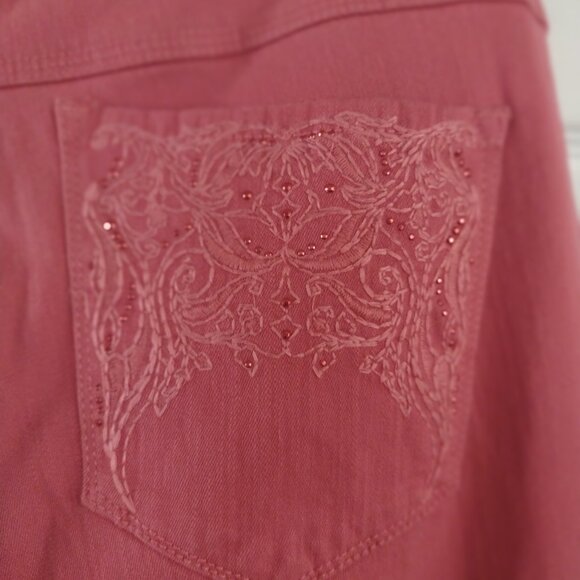 Gloria Vanderbilt Coral color Capris - Picture 4 of 5